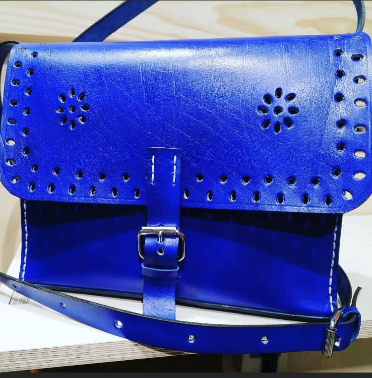 Baxi-box sling bag - with perforated flap